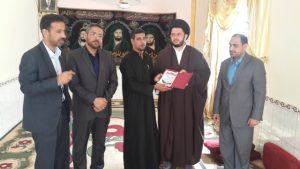 Read more about the article زيارة  وفد من ممثلين اعضاء الهيئة التدريسية في جامعة كربلاء الى عوائل شهداء الحشد الشعبي