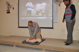 Read more about the article تقيم العتبة الحسينية المقدسة دورة في الاسعافات الاولية لمنتسبي كلية العلوم السياحية ابتداءا من يوم الاحد الموافق 21/2/2016 الساعة الواحدة على قاعة المناسبات في الكلية