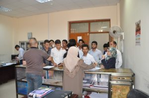 Read more about the article طلبة كلية العلوم السياحية يتسلمون منحتهم المالية