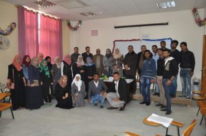 Read more about the article طلبة المرحلة الثالثة في قسم ادارة المؤسسات الفندقية يحتفون برئيس القسم