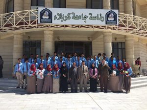 Read more about the article طلبة المرحلة النهائية لقسم إدارة المؤسسات الفندقية في ذكرى صورة التخرج