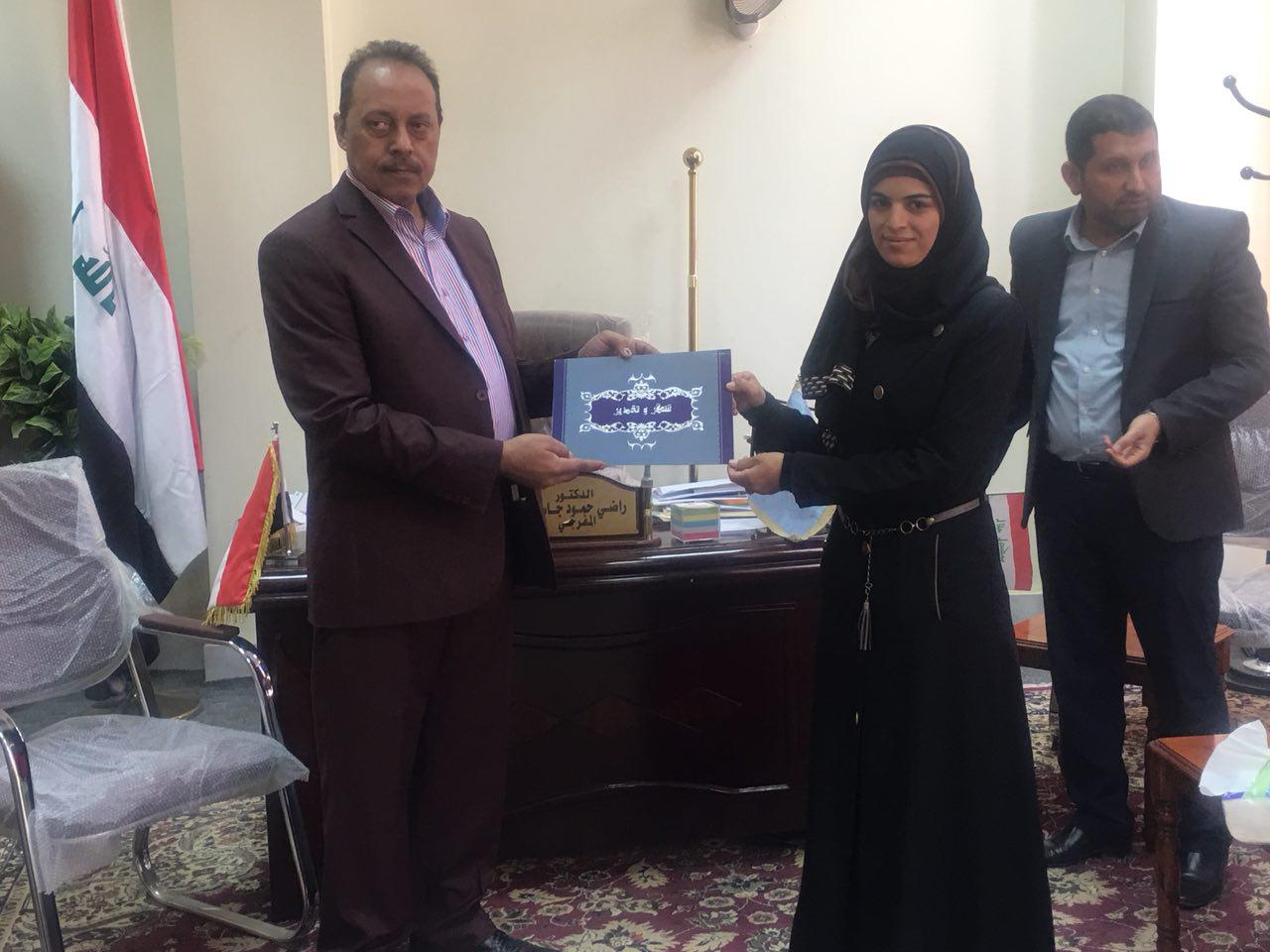 Read more about the article كرم الدكتور راضي … الطالبة نرجس حمزة لافتتاحها معرضها الاول للرسم والفنون التشكيلة ضمن فعاليات خان النخيلة