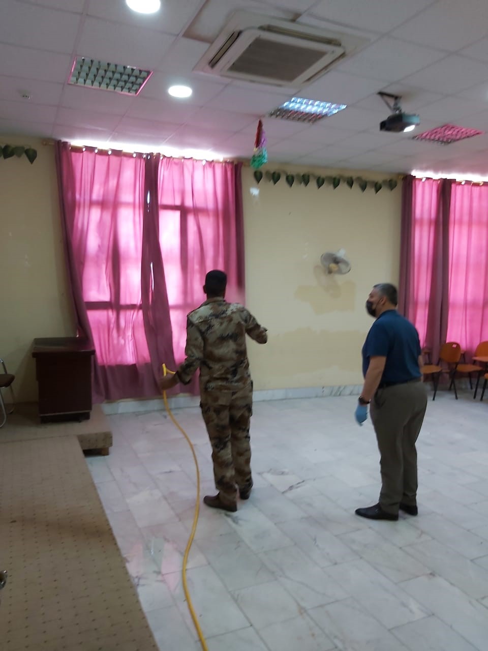 Read more about the article حملة تطهير القاعات الدراسية والإدارية لكلية العلوم السياحية