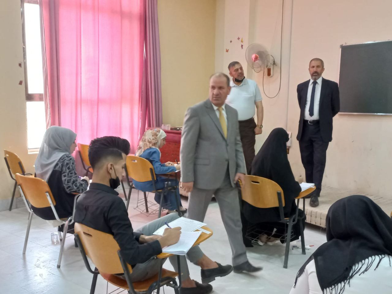 Read more about the article طلبة كلية العلوم السياحية يواصلون اداء الاختبارات النهائية