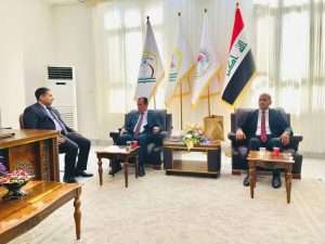 Read more about the article عميد كلية العلوم السياحية يلتقي بوفد نقابة السياحية في كربلاء التقى السيد عميد كلية العلوم السياحية الأستاذ الدكتور سلام جعفر الأسدي في جامعة كربلاء بالدكتور حيدر السلطاني نقيب السياحين في كربلاء المقدسة وعدد من أعضاء الهيئة الإدارية للنقابة، وتضمن اللقاء تقديم التهاني الى السيد العميد بمناسبة تسنمه منصبه فضلا عن فتح آفاق التعاون بين النقابة والكلية في عدة مجالات أهمها تقديم دورات وورش داخل الكلية من أجل تطوير قابليات الطلبة الخريجين ولاسيما في مجال الأنظمة الحديثة المعتمدة في أغلب الدول العالمية.