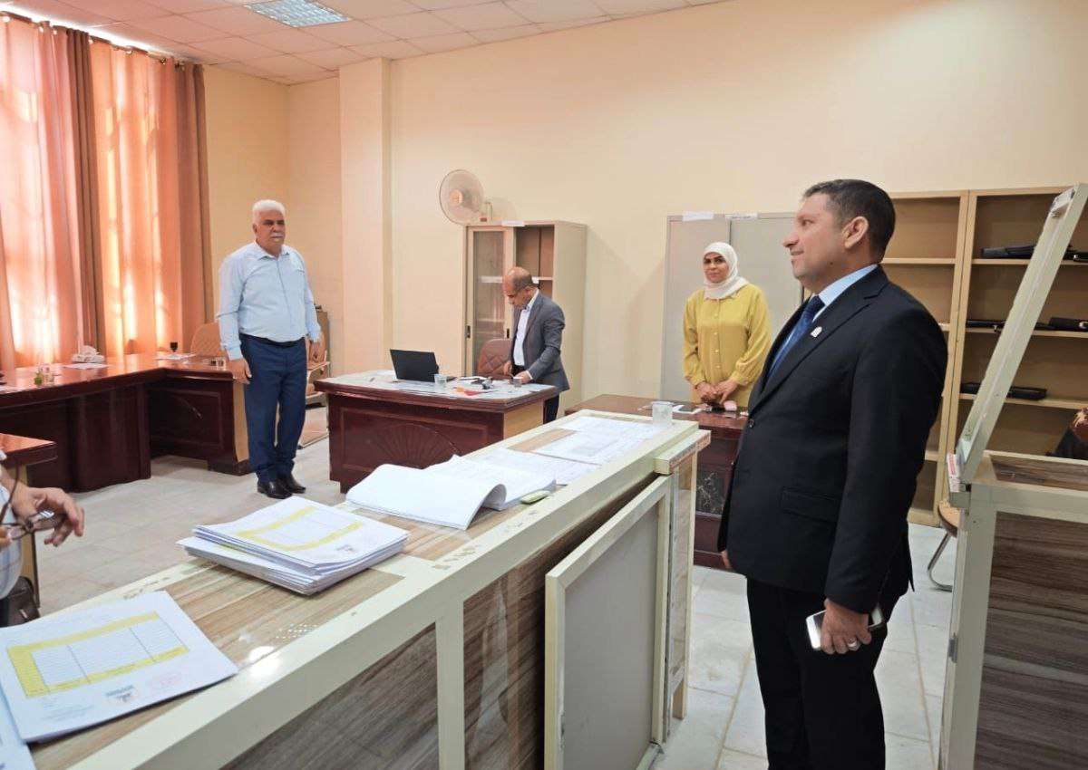 Read more about the article عَـميدُ كُـلّـيّةِ العُـلومِ السّـياحيّةِ يُـجْـري جَـوْلةً ميدانيّةً على اللِّـجانِ الامتِـحانـيّةِ لِمُتابعةِ سَـيْرِ الامتِـحاناتِ النِّـهائيّةِ