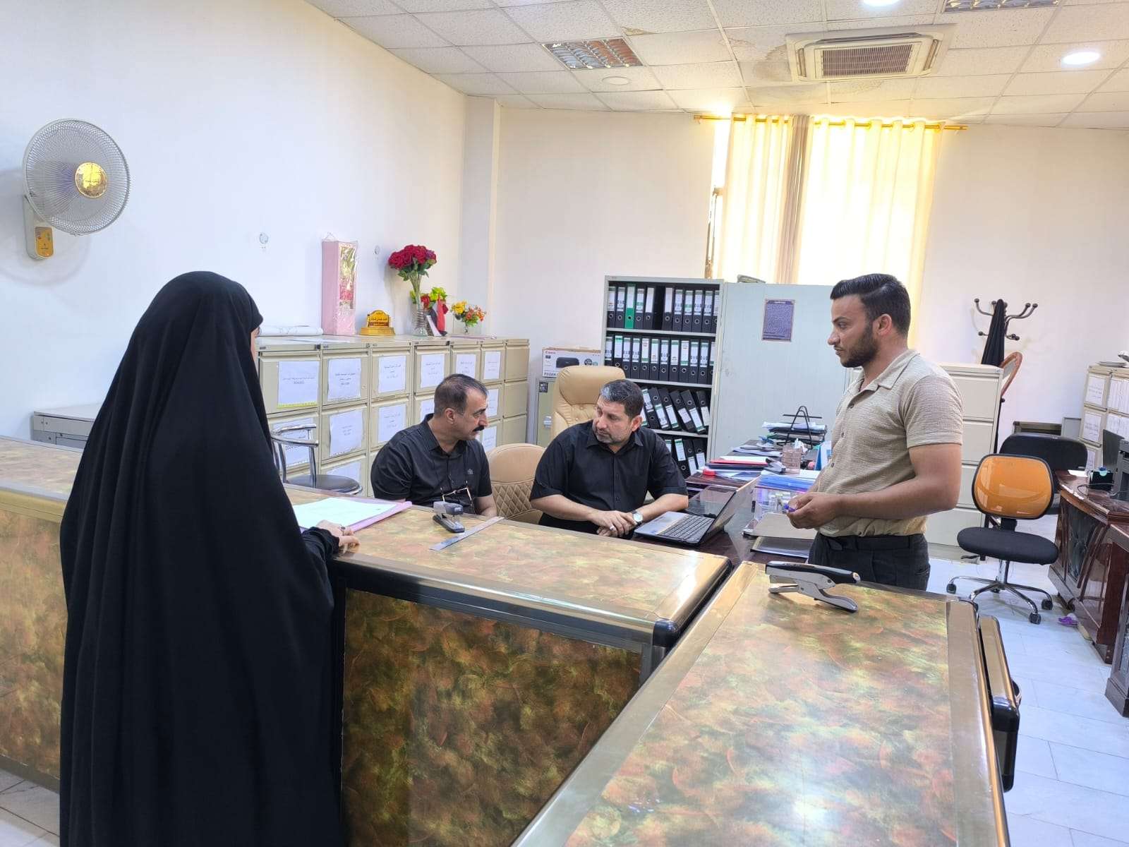 Read more about the article السيد عميد كلية العلوم السياحية الدكتور سلام جعفر الاسدي يتابع عمل التسجيل في اصدار باركودات للطلبة الخريجين الاوائل