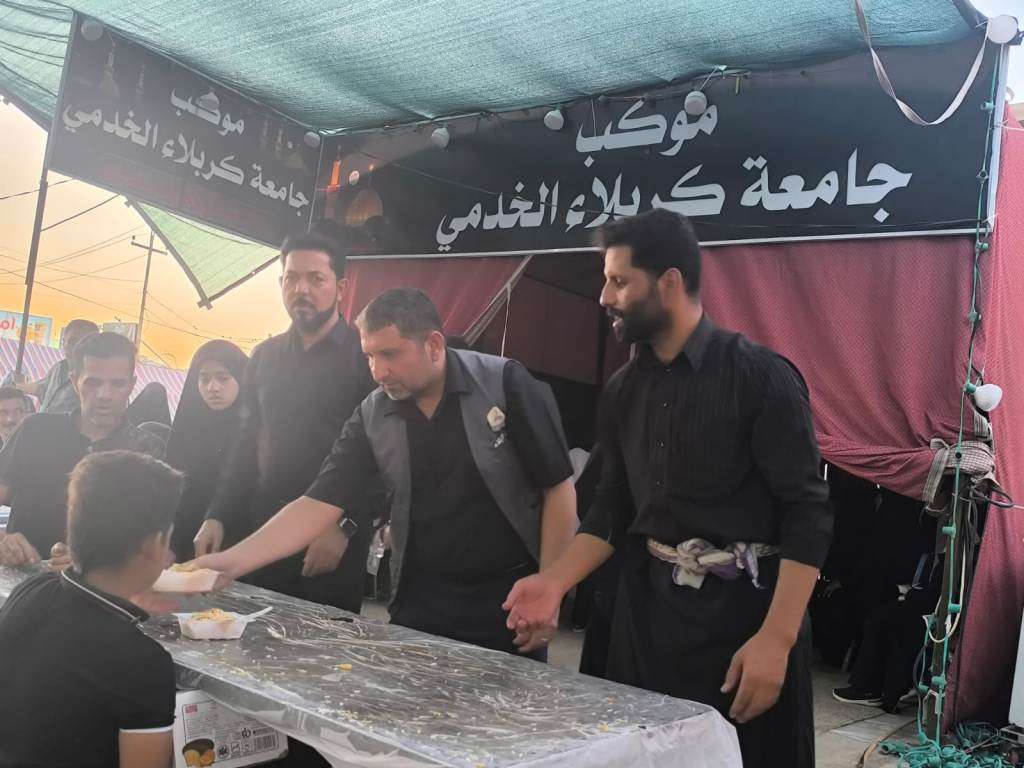 Read more about the article خدمة زوار الامام الحسين عليه السلام شرف لنا كلية العلوم السياحية تشارك في موكب جامعة كربلاء الخدمي