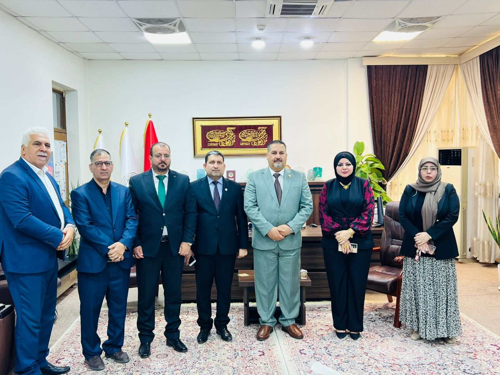 Read more about the article مساعد رئيس الجامعة يلتقي  عميد الكلية واللجنة الوزارية لتقييم الواقع العلمي والاكاديمي