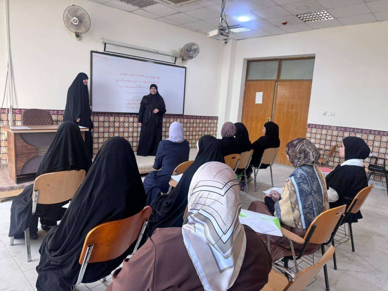 Read more about the article كلية العلوم السياحية تنظّم ندوة توعوية بعنوان “أخلاق الزهراء (ع): مدرسة القيم والإنسانية”